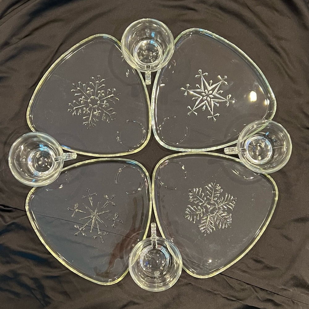 MCM Indiana Glass Snowflake Smart Set Atomic Shape